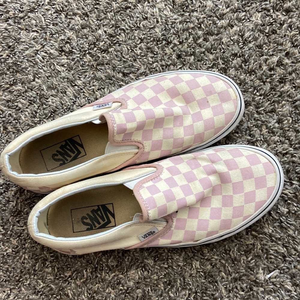 Pink checkered low top vans